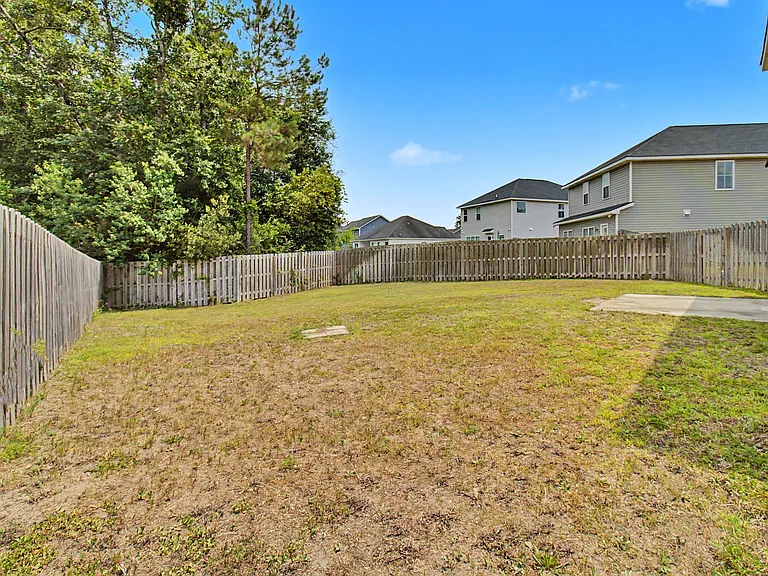 547 Fairview Cir — Photo 31