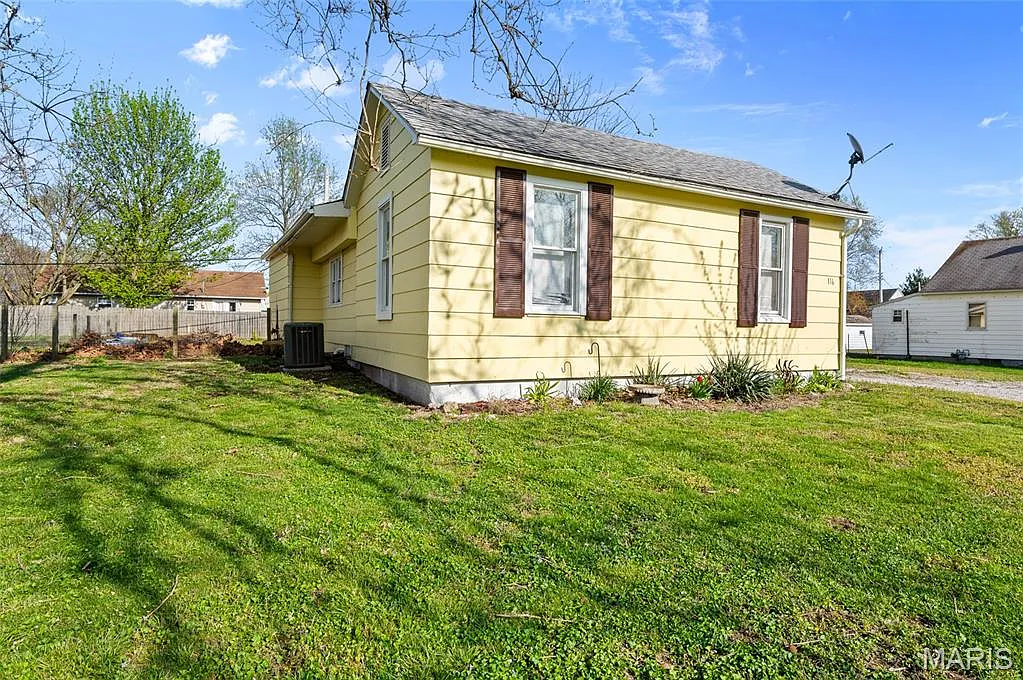 116 Marcia St photo 1
