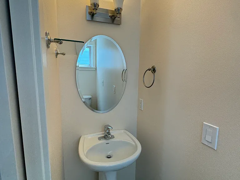 Floor 2, half bath