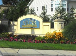 406 Narragansett Villas Dr, Lindenhurst, NY 11757