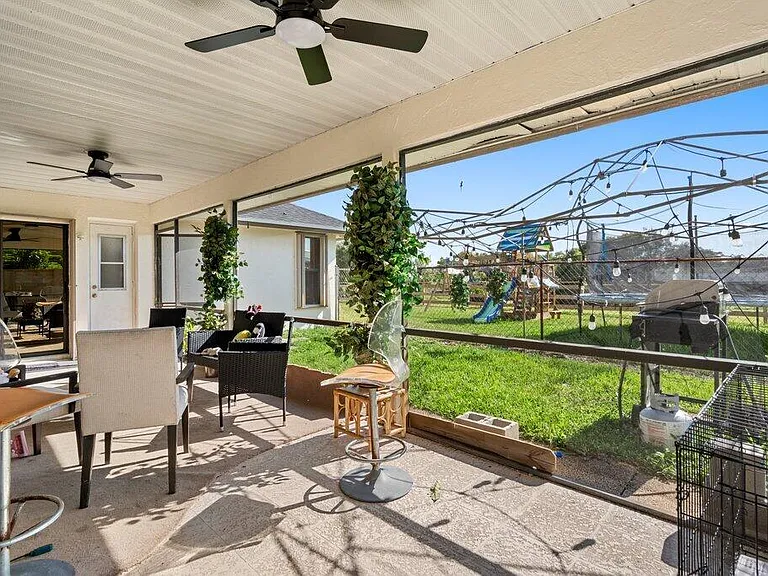 434 SW Jeanne Ave — Photo 36