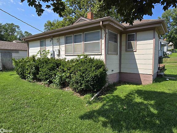3rd image of 1101 Davis Ave