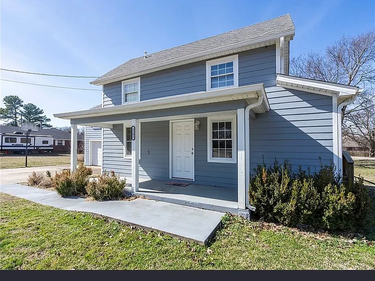 2202 S Elm St — Photo 4