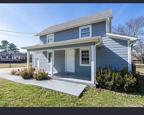 2202 S Elm St Photo 1