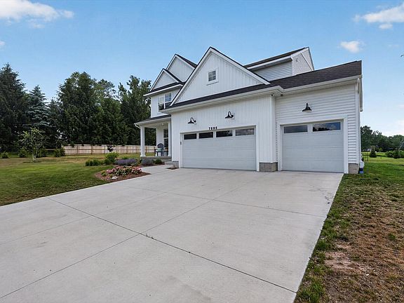 3rd image of 7895 Oak Grove Rd