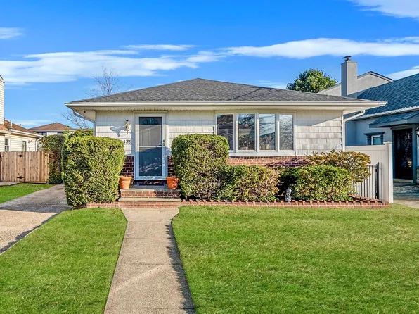 425 Jackson Street, Oceanside, NY 11572