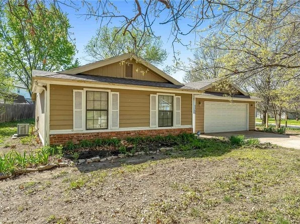 1709 Hampton St, Lawrence, KS 66046