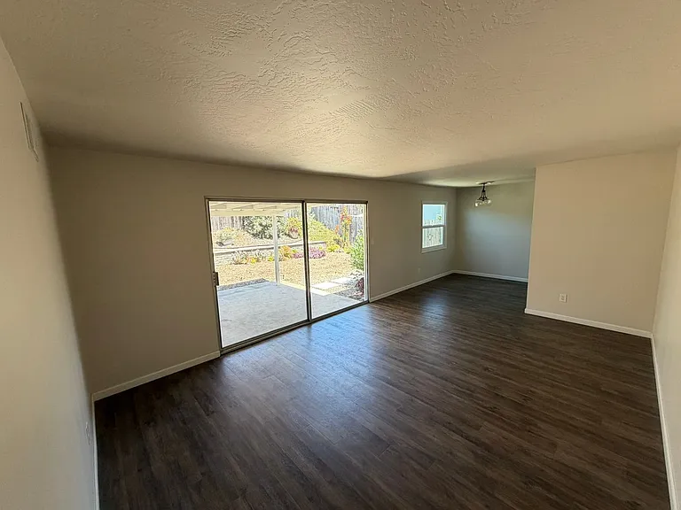 6315 Lake Arago Ave — Photo 4