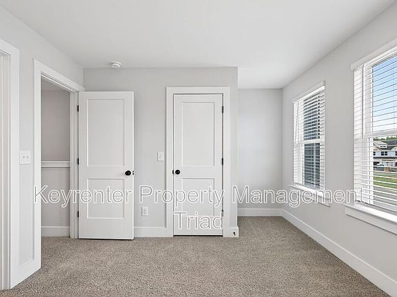 4th image of 4655 Park Pl