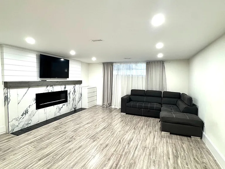 36 Mitre Pl #BASEMENT — Photo 3