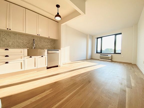 3rd image of 409 Eastern Pkwy APT 606