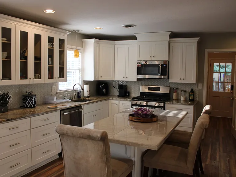 2450 Belcher Dr — Photo 7
