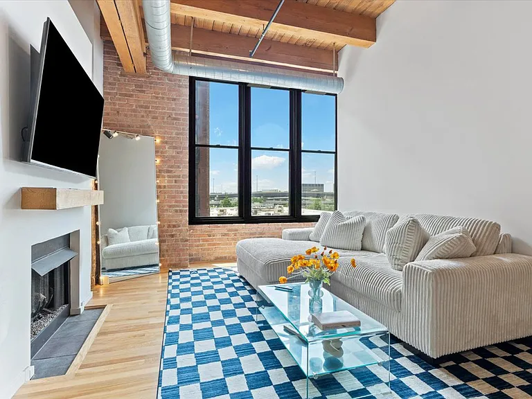 728 W Jackson Blvd #317 — Photo 3