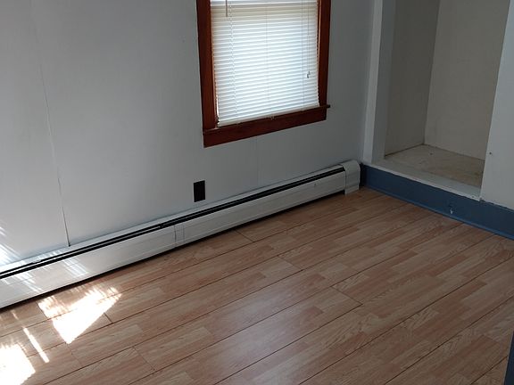 3rd image of 420 Ann St