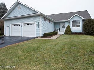 2001 Red Barn Rd, Woodstock, IL 60098