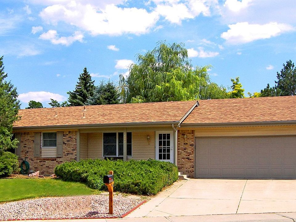 Ranch w/full finished basement!