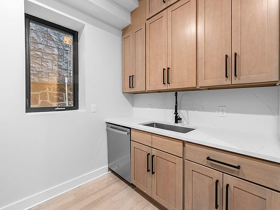 4th image of 124 Glenwood Ave #1