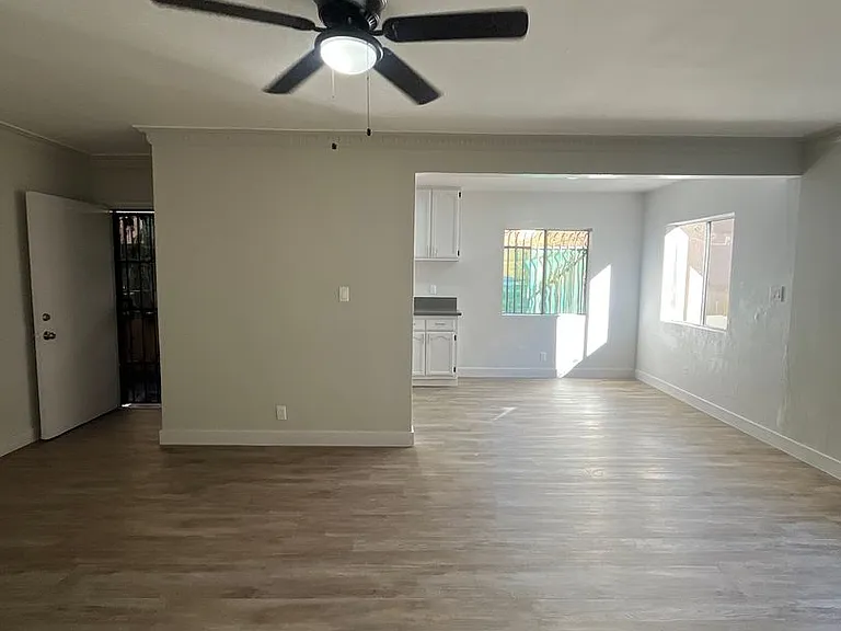 2622 S Manhattan Pl — Photo 16