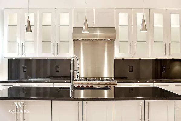 Rented by Warburg | media 9