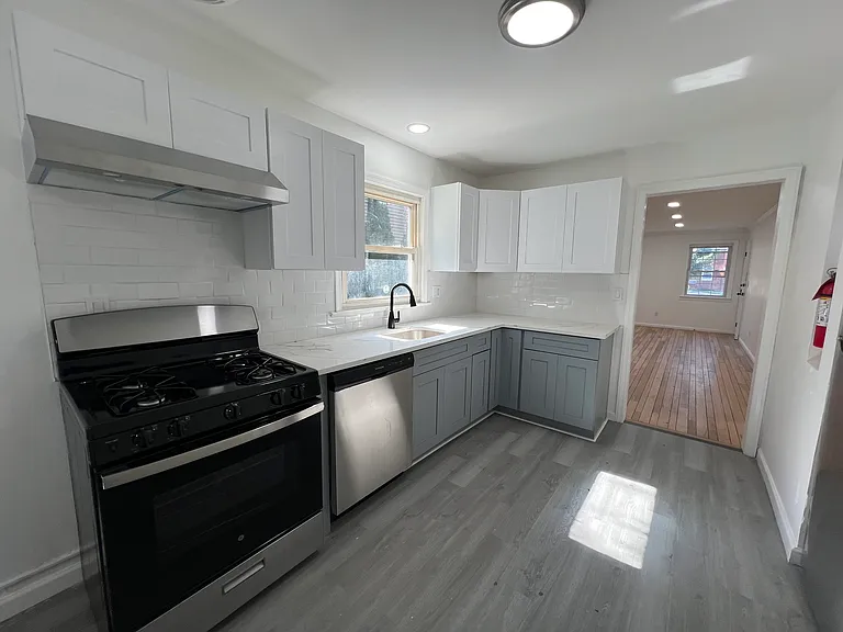 493 Beverly Rd #1 — Photo 2