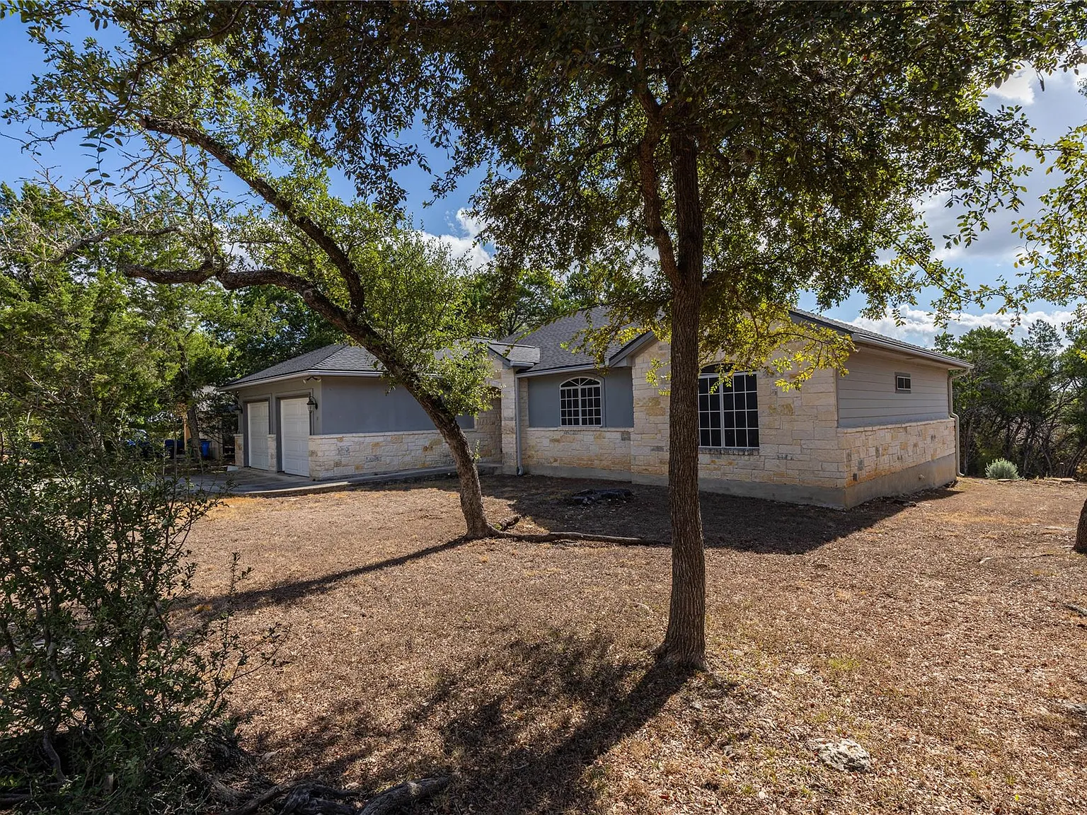 3 bed, 2.0 bath, 1683 sqft, $2,300 — Photo 3