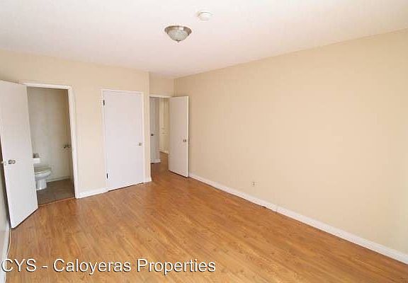 5th image of 721 Edgewood St APT 17