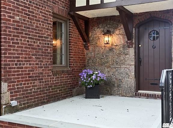 2nd image of 70 Parkwold Dr S