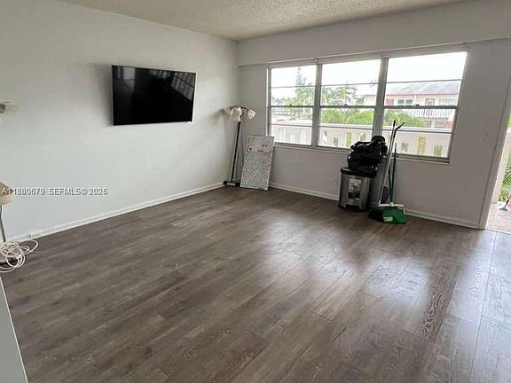 5th image of 82 Fanshaw Way #B-82