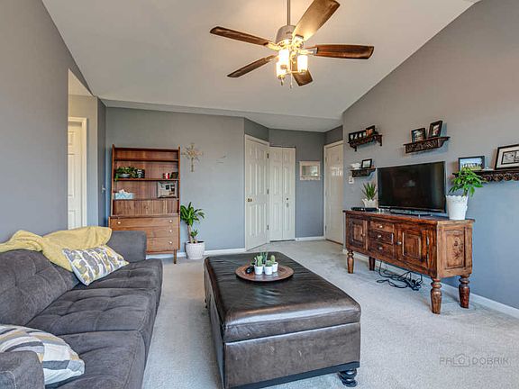 3rd image of 250 Crestview Dr Unit D
