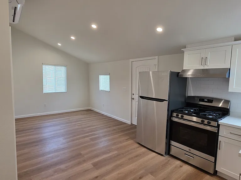 15406 Grevillea Ave — Photo 2