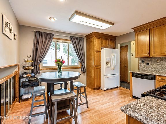5th image of 13510 Le Claire Ave