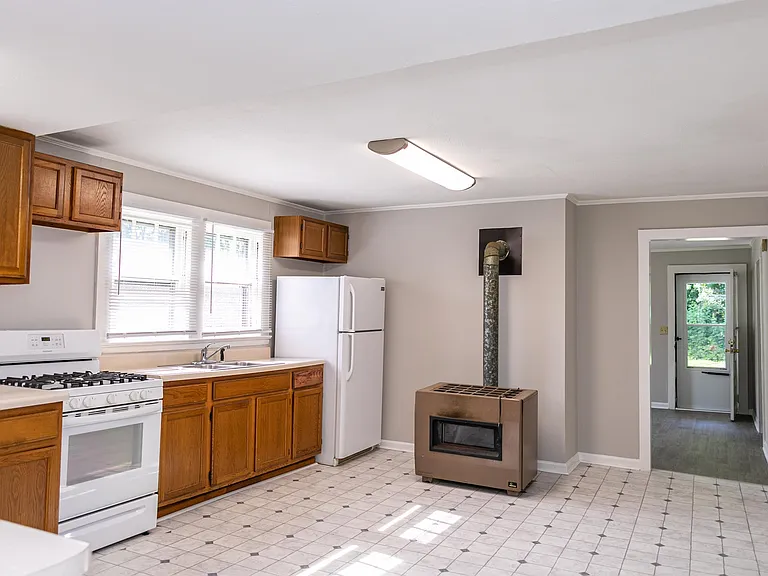 115 E Parker Rd — Photo 4