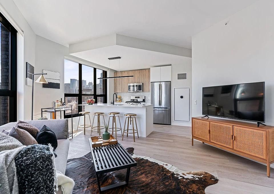 1st image of 744 N May St #807