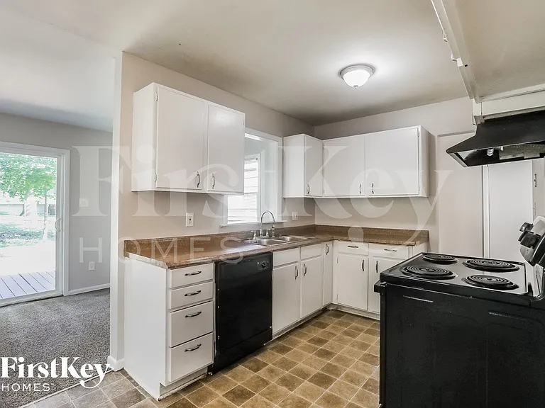 7902 E 89th Ter — Photo 5