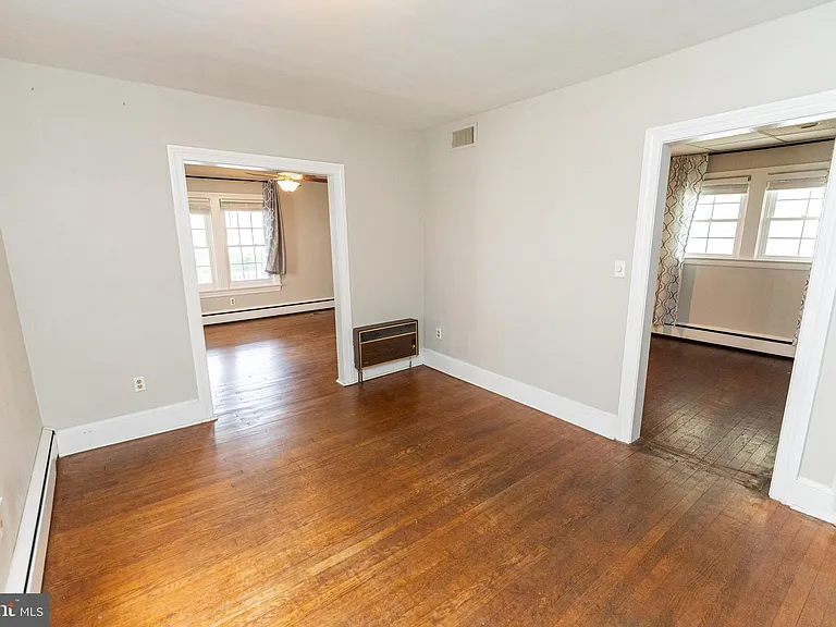 1109 N Division St — Photo 16