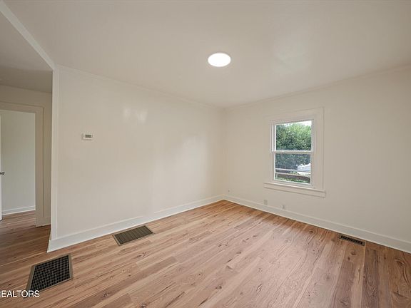 5th image of 1815 Fay St