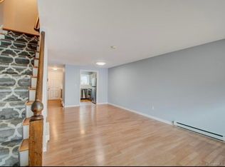 10 Massaco St APT Q, Simsbury, CT 06070