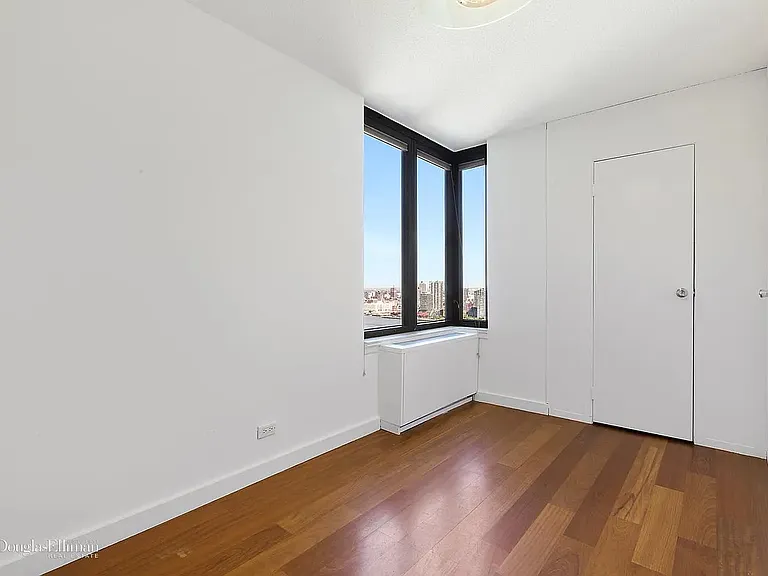 330 E 38th St #38L — Photo 8