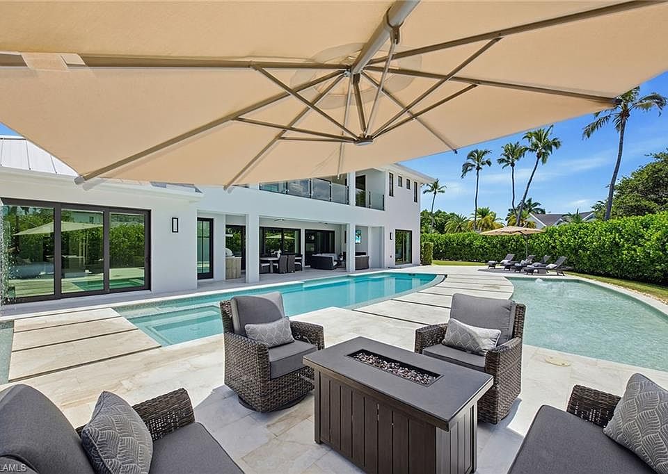 1st image of 692 Banyan BLVD