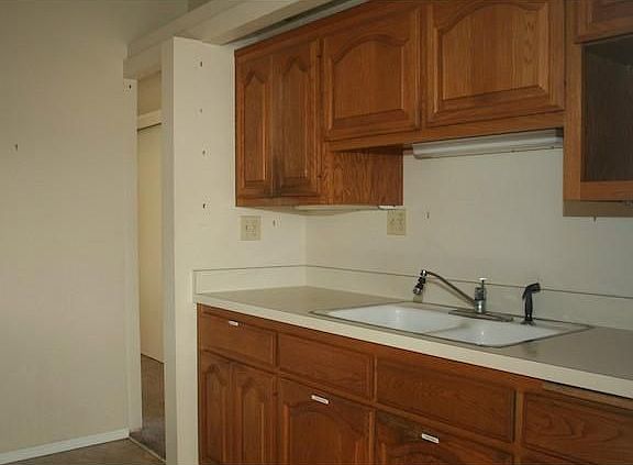 5th image of 1220 Amador Ave