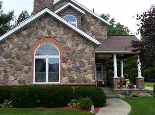 152 Poolside Ln, Dover, OH 44622