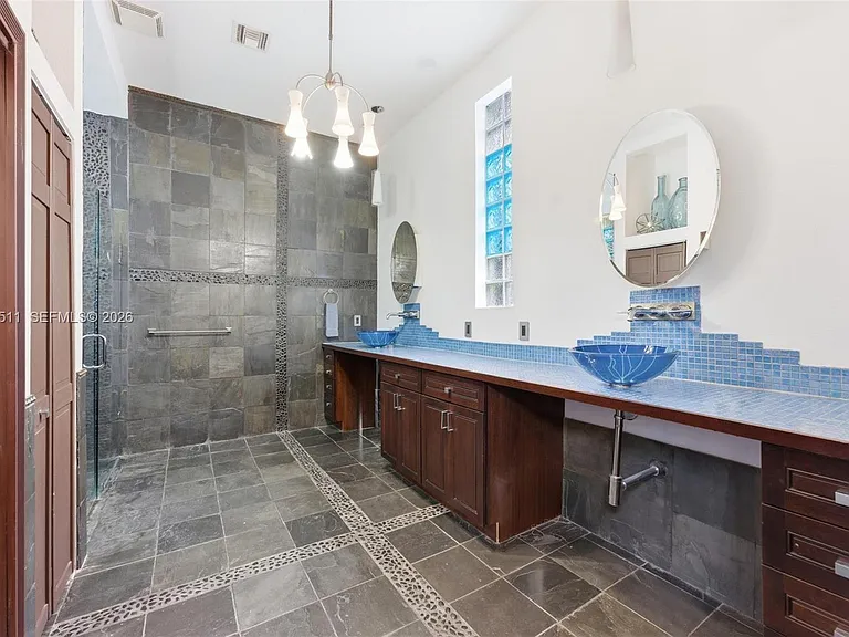 608 SW 13th St — Photo 15