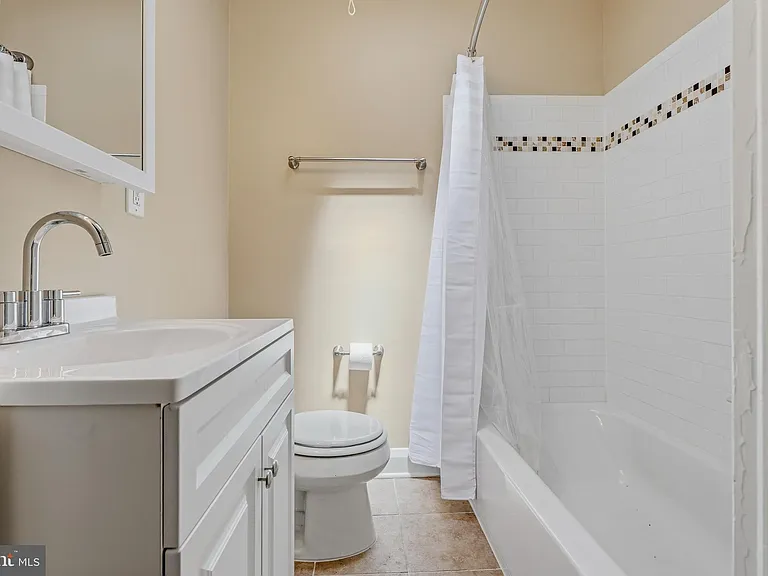 586 Lucia Ave — Photo 23