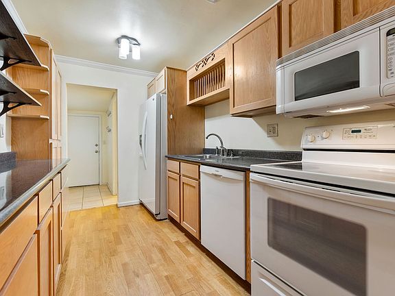 4th image of 335 N Mount Vernon Ave #2B-1BA-848SQFT