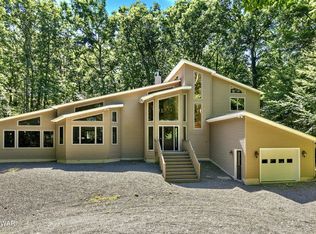 109 Cedar Ln, Hawley, PA 18428