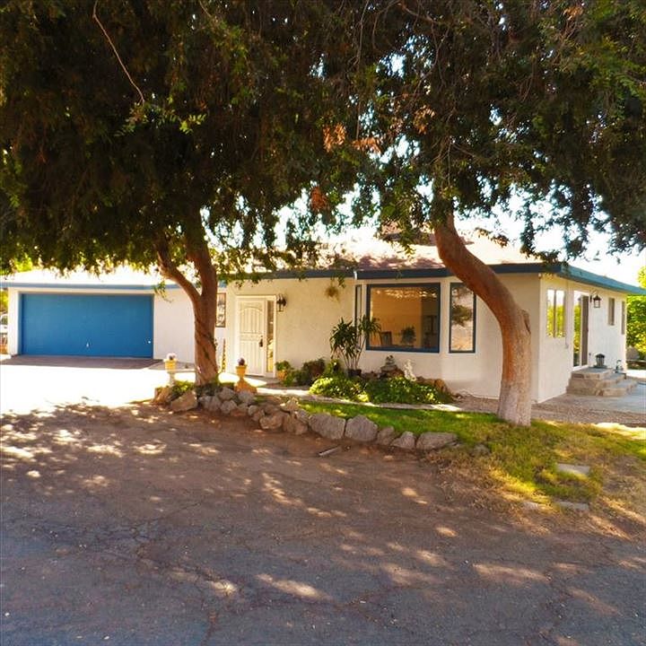 1st image of 2692 Canyon Crest Dr