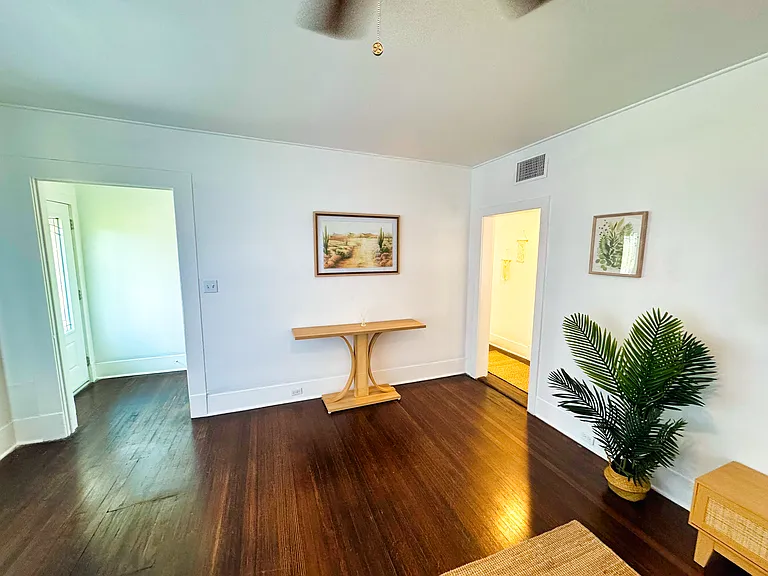 437 Queen Anne Ct — Photo 8