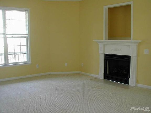 109 SHORE COURT 003