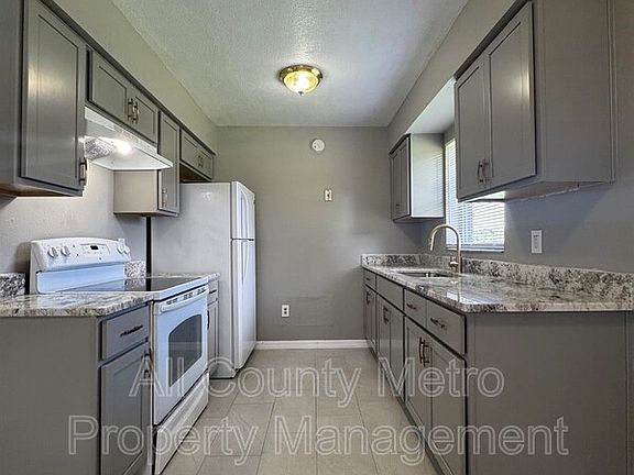 4th image of 415 Apopka Hills Cir