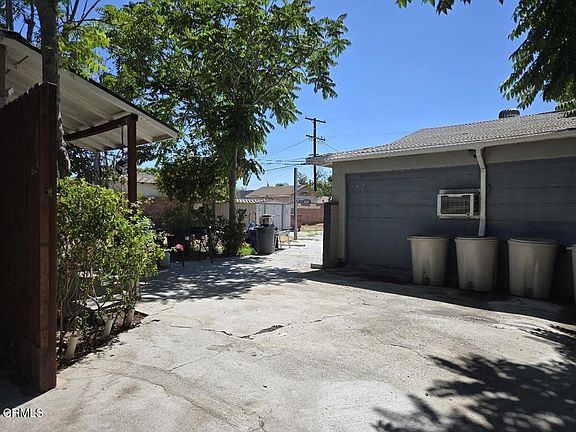 2nd image of 13648 Filmore St